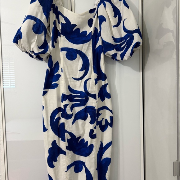 H&M Dresses & Skirts - H&M Elegant Blue and White Floral Dress Puffy Balloon Sleeve